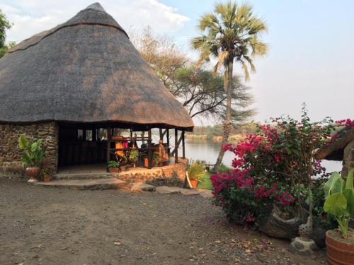 Vista exterior, Sundowner Lodge in Hwange
