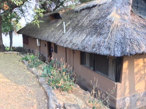 Vista exterior, Sundowner Lodge in Hwange