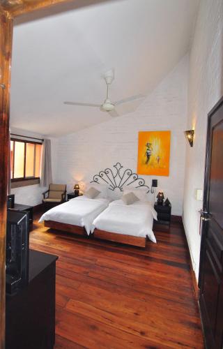 Twin Room image 8