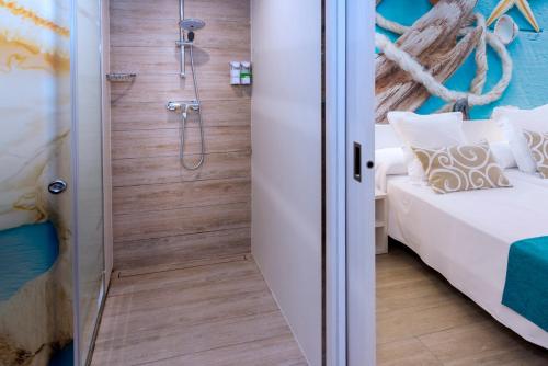 2 twin beds