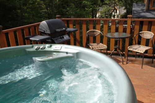 Hot tub, Chalet- 03 Chemin Alpin in Stoneham (QC)