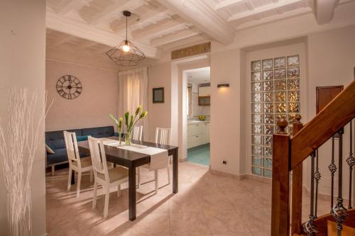 Mario's apartament in the Spanish Steps - image 7