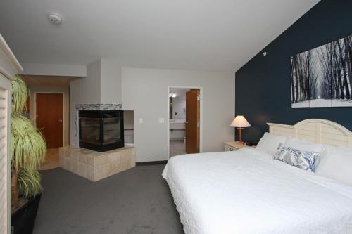 Bay Pointe Inn - image 8