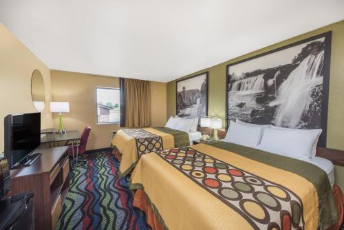 Super 8 by Wyndham Farmington - image 3