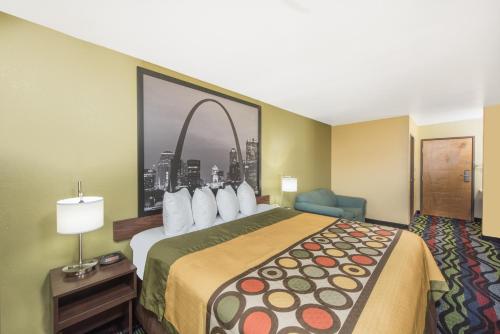 Super 8 by Wyndham Farmington - image 5