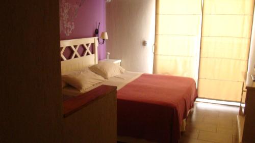1 double bed, 1 twin bed