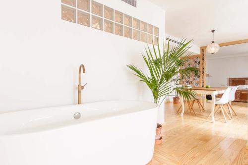 COZY 1BR APT RECENTLY RENOVATED IN CITY CENTRE, Sevilla (Foto 2)