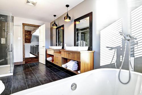 Chalet 42 Chemin Blanc by Les Chalets Alpins in Stoneham (QC)