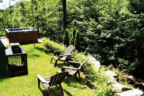 Garden, Chalets Alpins - 10 Chemin des Skieurs in Stoneham (QC)