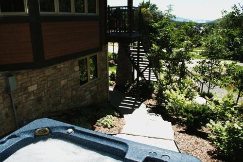 Chalets Alpins - 10 Chemin des Skieurs in Stoneham (QC)