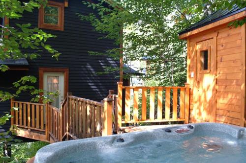 Υδρομασάζ, Chalets Alpins - 15 Chemin Alpin in Στόουναμ (QC)