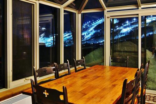 Chalets Alpins - 3 Chemin des Montagnards in Stoneham (QC)