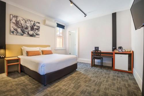 Nightcap at Regents Park Hotel - image 6