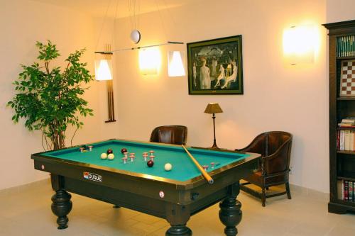 Hotel Iris - image 2