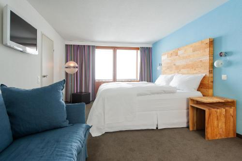 room detail thumbnail 2