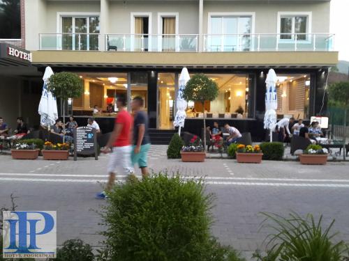 Hotel Pogradeci - image 11