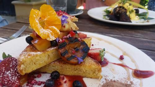 Restaurant, Designer Cottage in Sydenham