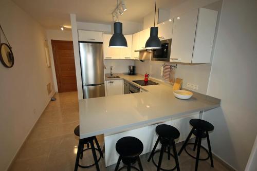  LA PERLA - Penthouse living, private roof terrace, pool, parking, wifi in El Médano