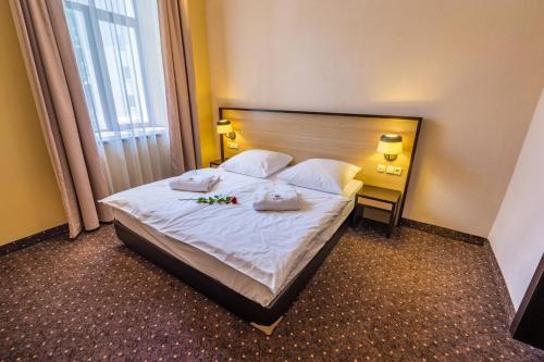 Hotel Lomsia - Tap to explore photos