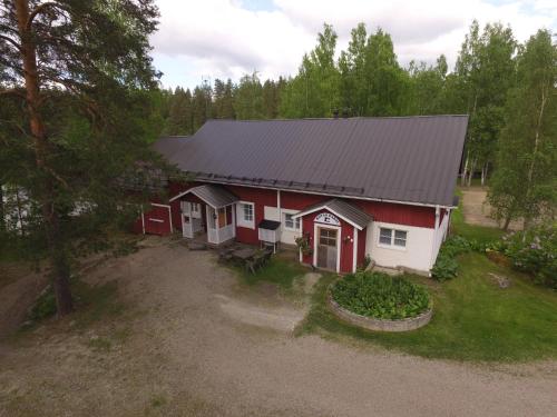 4 bedrooms, 12 beds