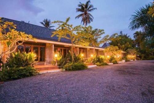 Ruean Thai Nai Bang by Pansak Resort in Surat Thani