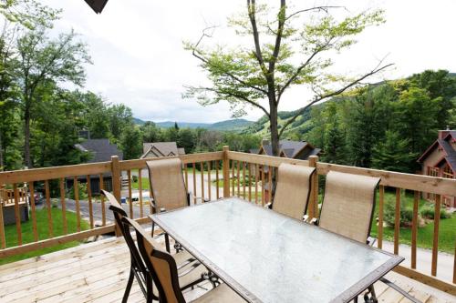 Chalets Alpins- 5 Chemin des Montagnards in Stoneham (QC)