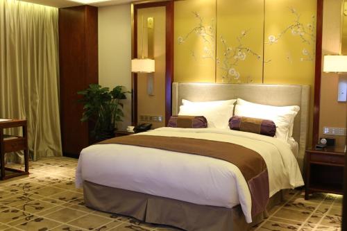 Ordos Yonggui Hotel Ordos Yong Gui Hotel is perfectly located for both business and leisure guests in Ordos. Featuring a satisfying list of amenities, guests will find their stay at the property a comfortable one. Servic