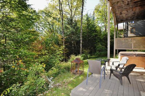 Chalets Alpins- 45 Chemin des Skieurs in Stoneham (QC)
