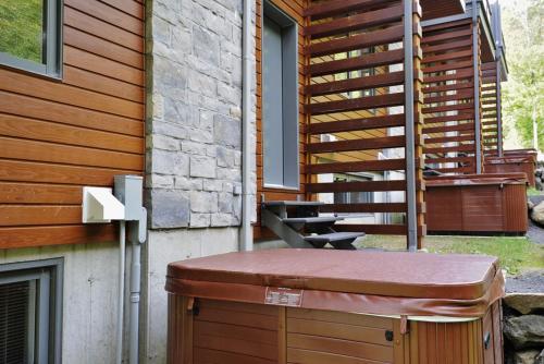 Chalet 15 Chemin des Quarante by Les Chalets Alpins in Stoneham (QC)