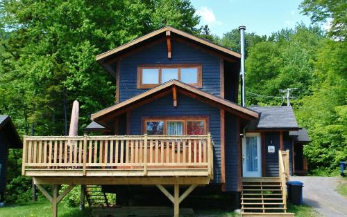 Exterior view, Chalet- 10 Chemin Alpin in Stoneham (QC)