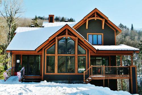Exterior view, Chalets Alpins -13 Chemin des Skieurs in Stoneham (QC)