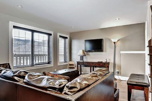Dotări, Chalet 17 Chemin Blanc by Les Chalets Alpins in Stoneham (QC)