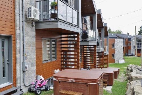 Unterkunft von außen, Chalet 27 Chemin des Quarante by Les Chalets Alpins in Stoneham (QC)