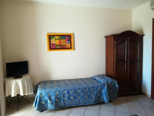 1 double bed, 1 twin bed