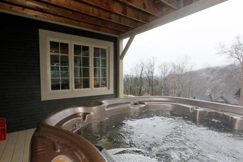 Whirlpool, Chalet 18 Chemin Blanc by Les Chalets Alpins in Stoneham (QC)