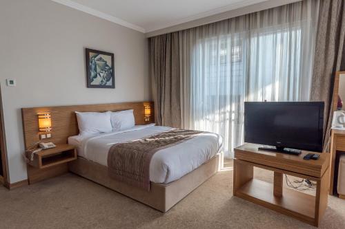 Hotel Almina Park Hotel Almina Park is a popular choice amongst travelers in Duzce, whether exploring or just passing through. The property features a wide range of facilities to make your stay a pleasant experience. A