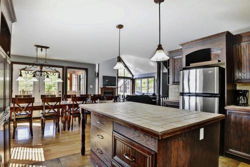 Chalet 01 Chemin Blanc by Les Chalets Alpins in Stoneham (QC)