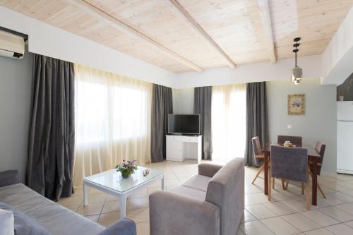 Virginia Seaside Villas in Agios Paraskevi