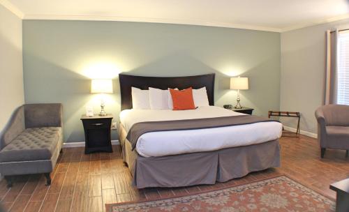 The Dahlonega Square Hotel & Villas