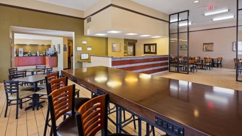 Best Western Ambassador Inn & Suites