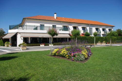 . Hotel des Pins