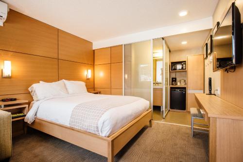 Standard Queen Room - Adults Only