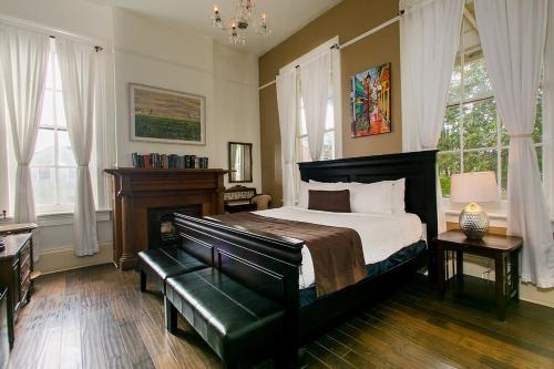 Lafitte Hotel & Bar