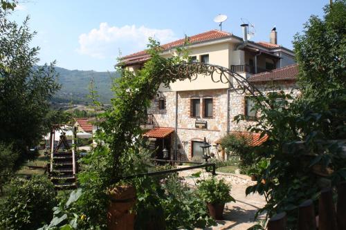  Monopati E6, Pension in Vólax