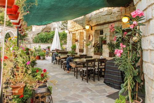 Turkish Cave House - image 9