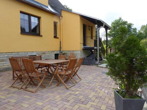 Dārzs, Ferienhaus Bergblick - mit Sauna und Dampfbad und Yacuzzi in Sehmatal