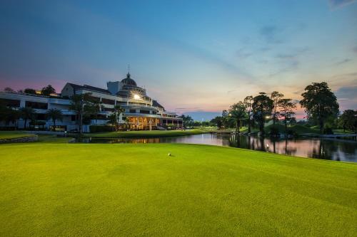 Summit Windmill Golf Suite Hotel at Suvarnabhumi