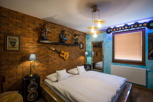 Retro hotel Garage - image 7