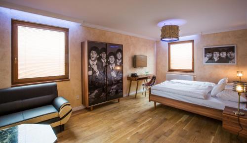 Retro hotel Garage in Martinov