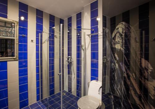 Retro hotel Garage - image 13